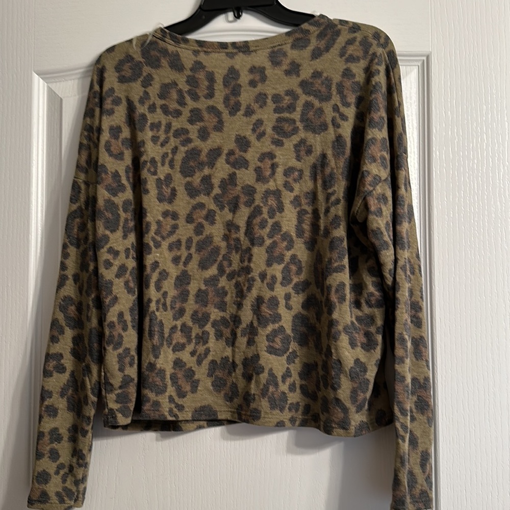 Olive Leopard Print Shirt-NWOT - Picture 3 of 4
